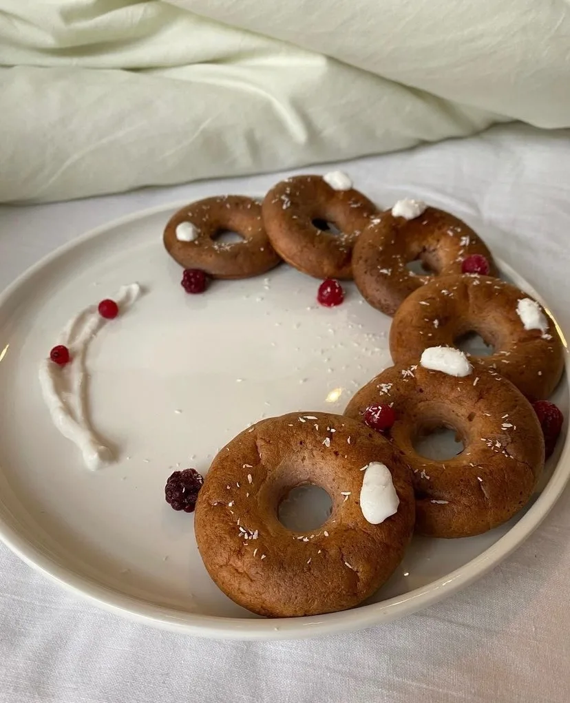 Ciambelle fragole e cocco
