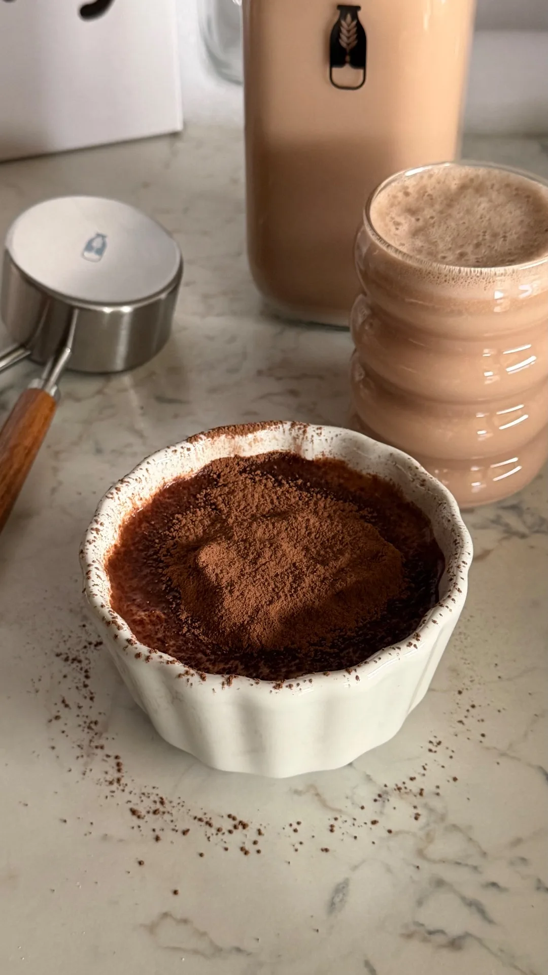 Latte di avena, cacao e datteri