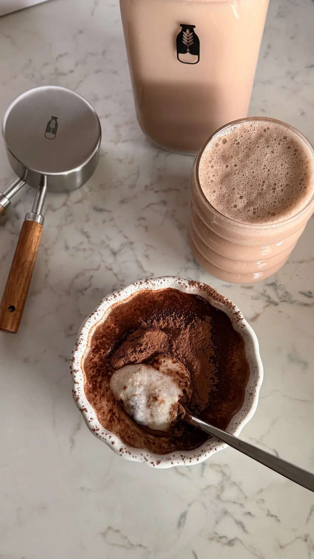 Latte di avena, cacao e datteri