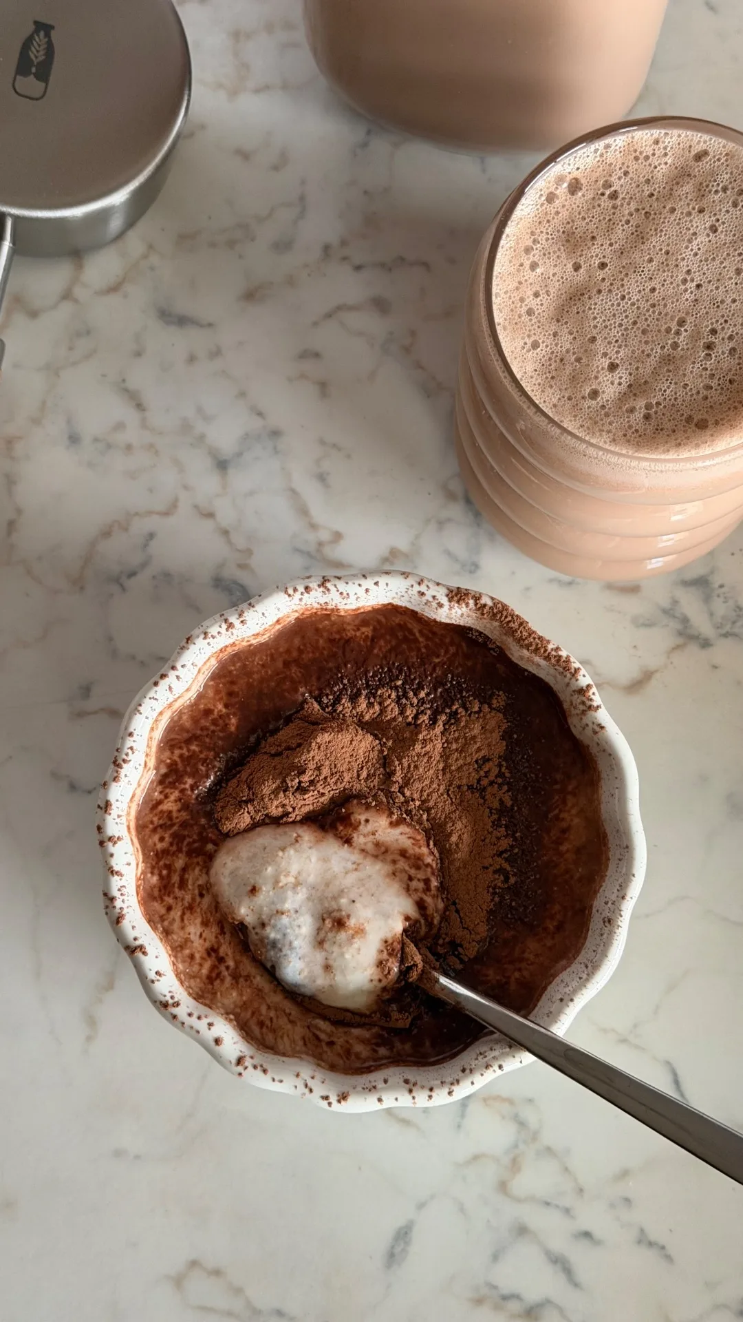Latte di avena, cacao e datteri