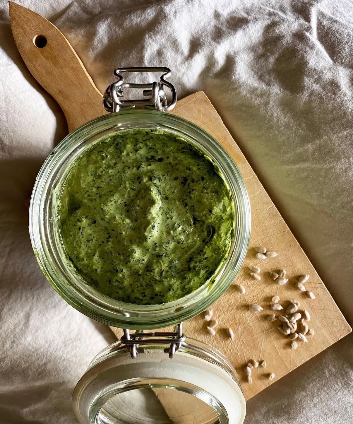 Pesto di cavolo nero, mandorle e pinoli